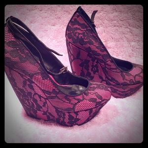 Aldo pink with black lace shoes